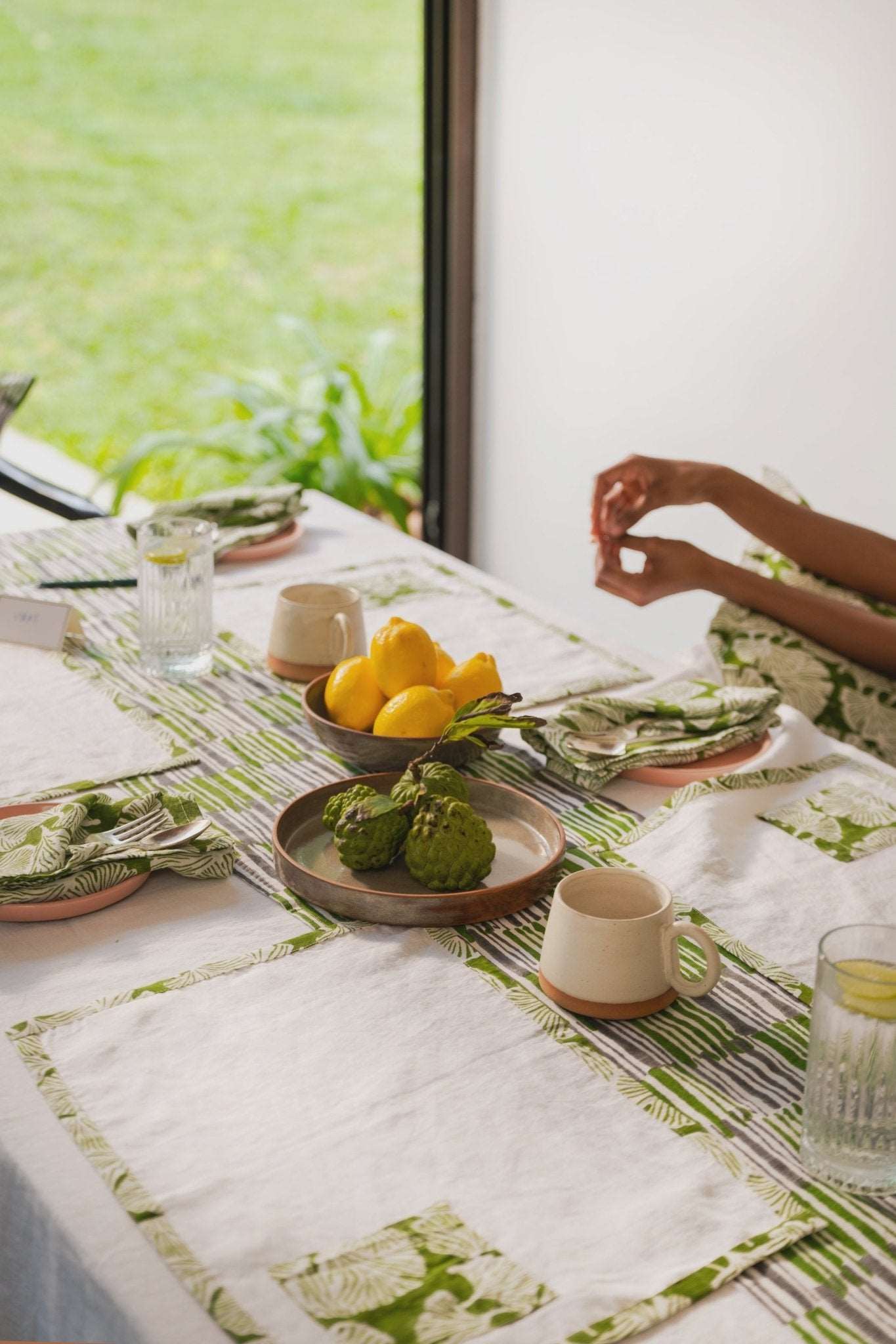 Linen Placemat Set with a cutlery Pocket in Morel - Terra