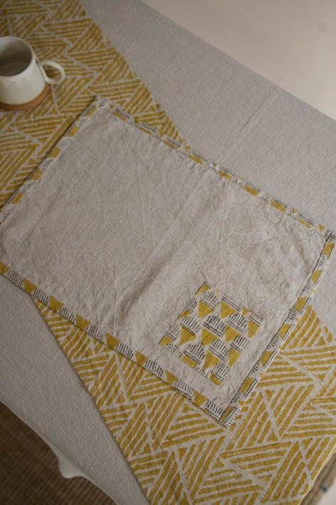 Linen Placemat Set with a cutlery Pocket in Prisma - Terra