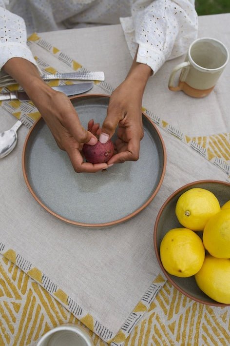 Linen Placemat Set with a cutlery Pocket in Prisma - Terra